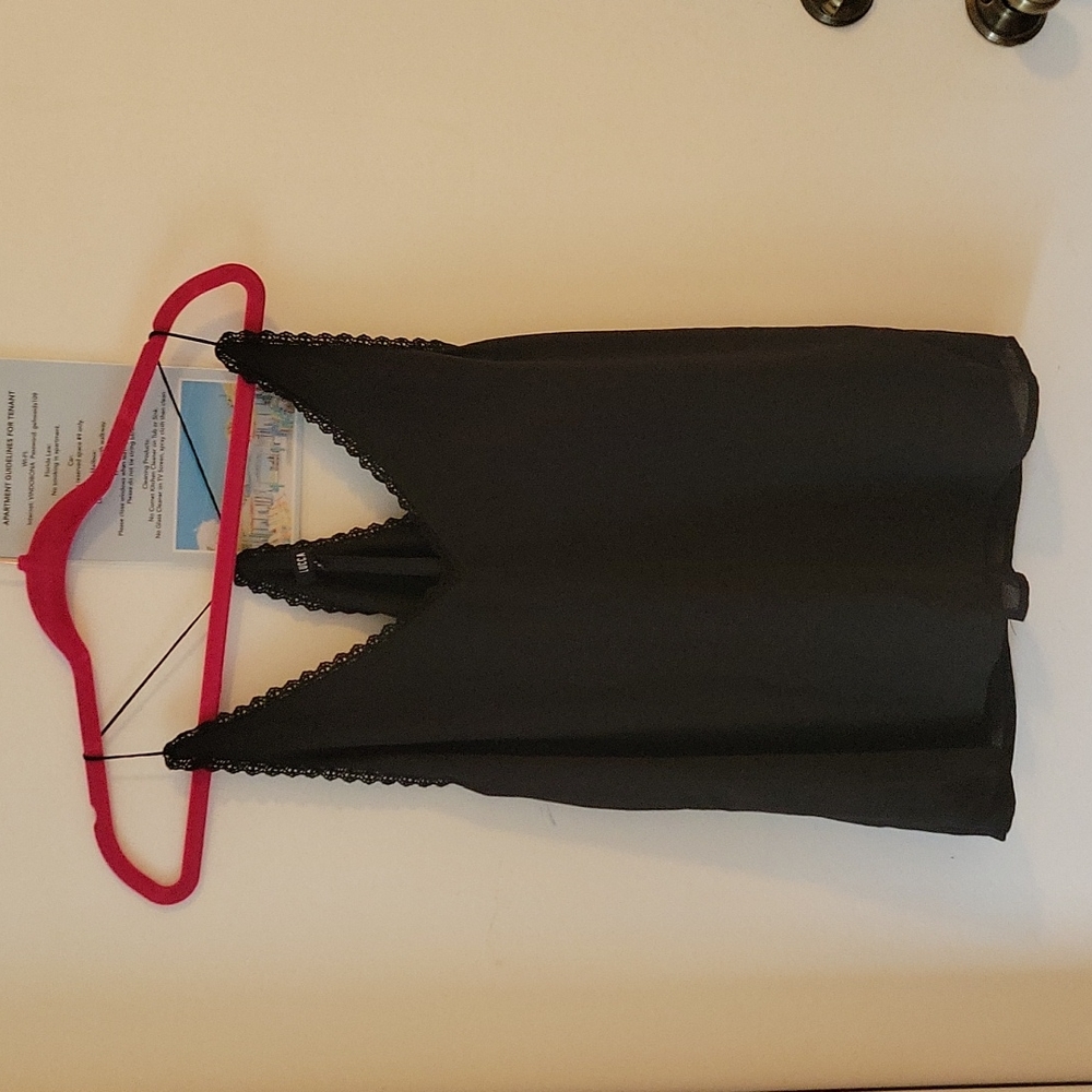 Black detail trimmed tank!